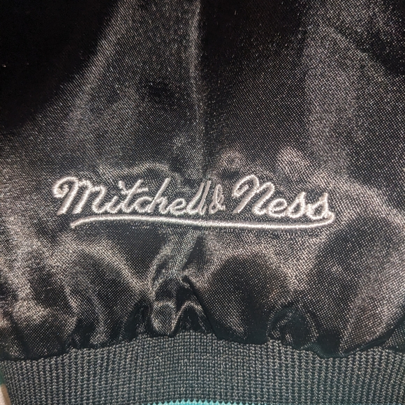 COPY - Authentic Reversible Vancouver Grizzlies Mitchell and Ness NBA Basketbal… - Picture 10 of 12